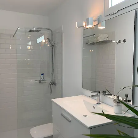 Princesa Ico, Cerca Del Mar